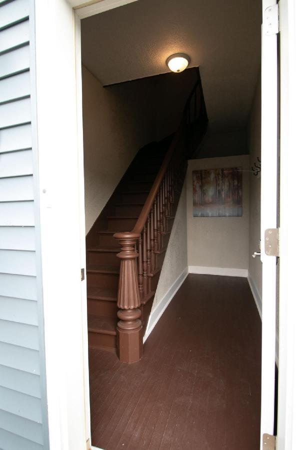Spacious Rustic Downtown Market St 1 Bedroom Apt, Sleeps Up To 5, Steps To Honeywell & Eagles Theatre Wabash Esterno foto