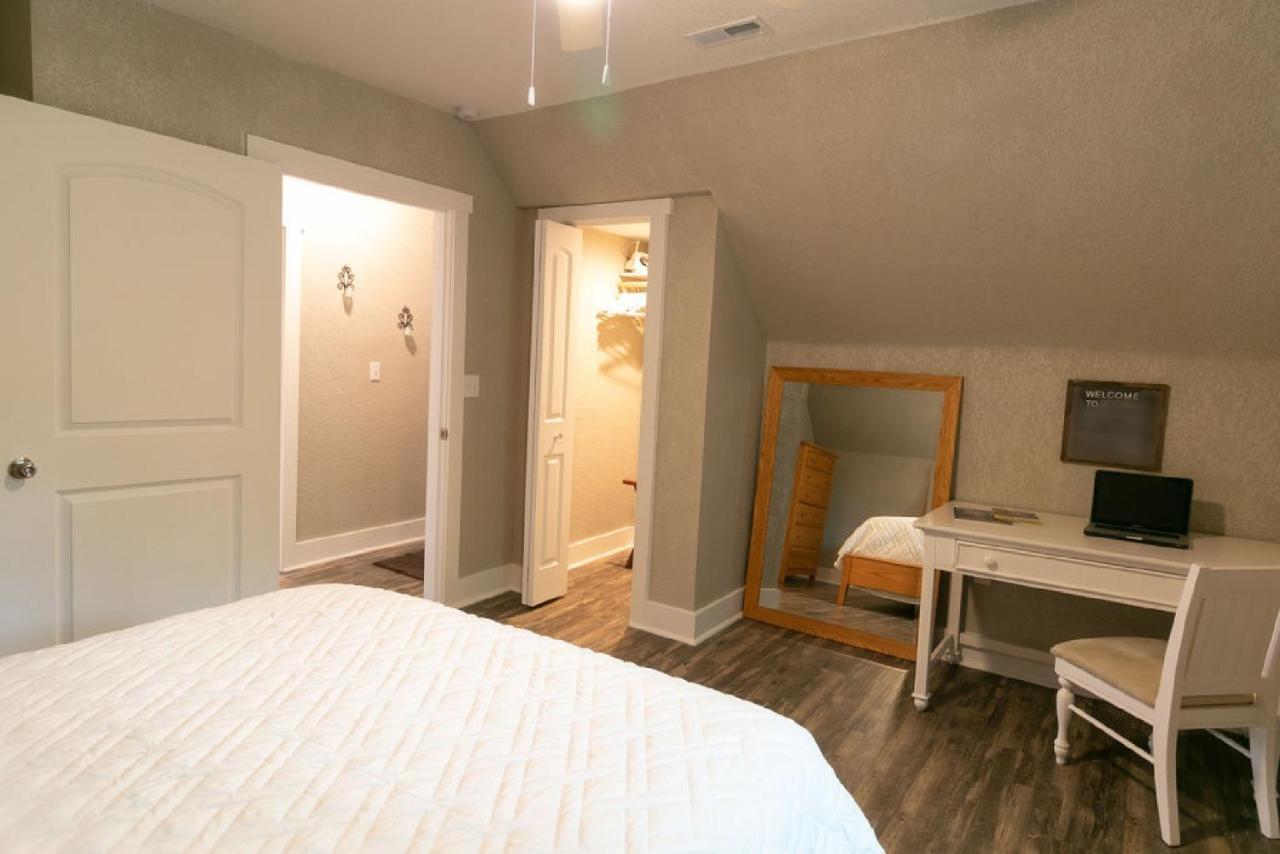 Spacious Rustic Downtown Market St 1 Bedroom Apt, Sleeps Up To 5, Steps To Honeywell & Eagles Theatre Wabash Esterno foto