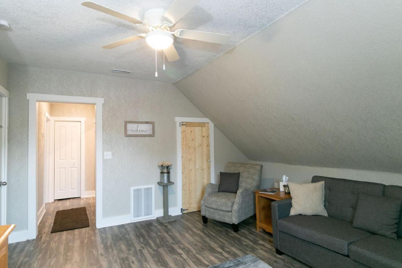 Spacious Rustic Downtown Market St 1 Bedroom Apt, Sleeps Up To 5, Steps To Honeywell & Eagles Theatre Wabash Esterno foto