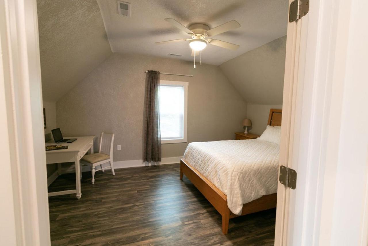 Spacious Rustic Downtown Market St 1 Bedroom Apt, Sleeps Up To 5, Steps To Honeywell & Eagles Theatre Wabash Esterno foto