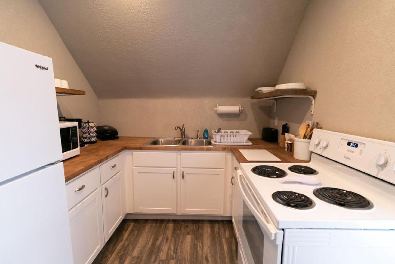Spacious Rustic Downtown Market St 1 Bedroom Apt, Sleeps Up To 5, Steps To Honeywell & Eagles Theatre Wabash Esterno foto