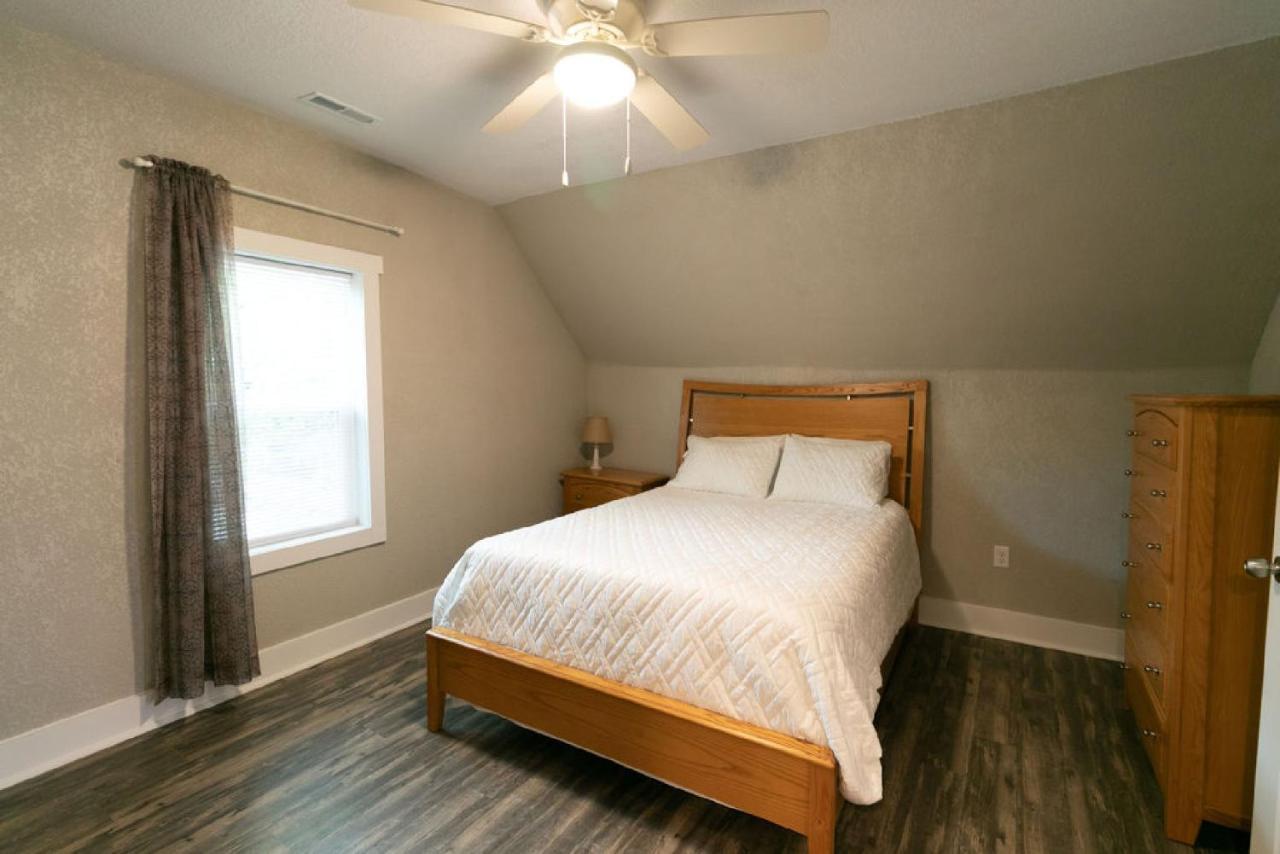 Spacious Rustic Downtown Market St 1 Bedroom Apt, Sleeps Up To 5, Steps To Honeywell & Eagles Theatre Wabash Esterno foto