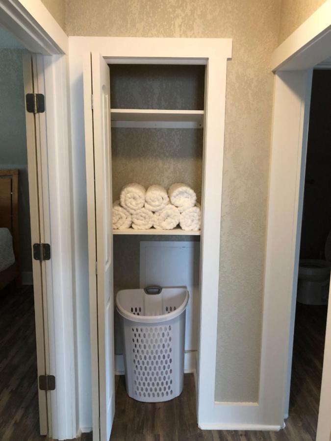 Spacious Rustic Downtown Market St 1 Bedroom Apt, Sleeps Up To 5, Steps To Honeywell & Eagles Theatre Wabash Esterno foto