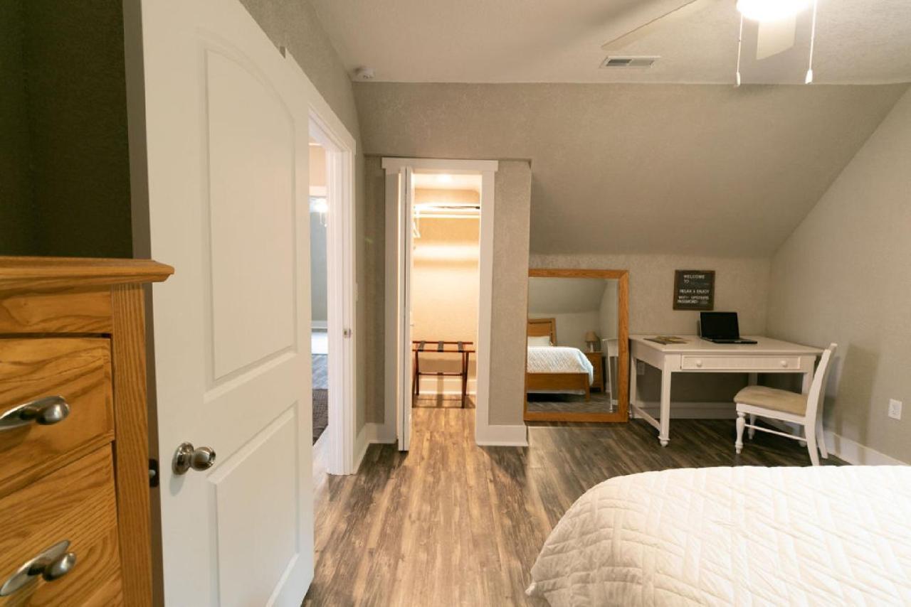 Spacious Rustic Downtown Market St 1 Bedroom Apt, Sleeps Up To 5, Steps To Honeywell & Eagles Theatre Wabash Esterno foto