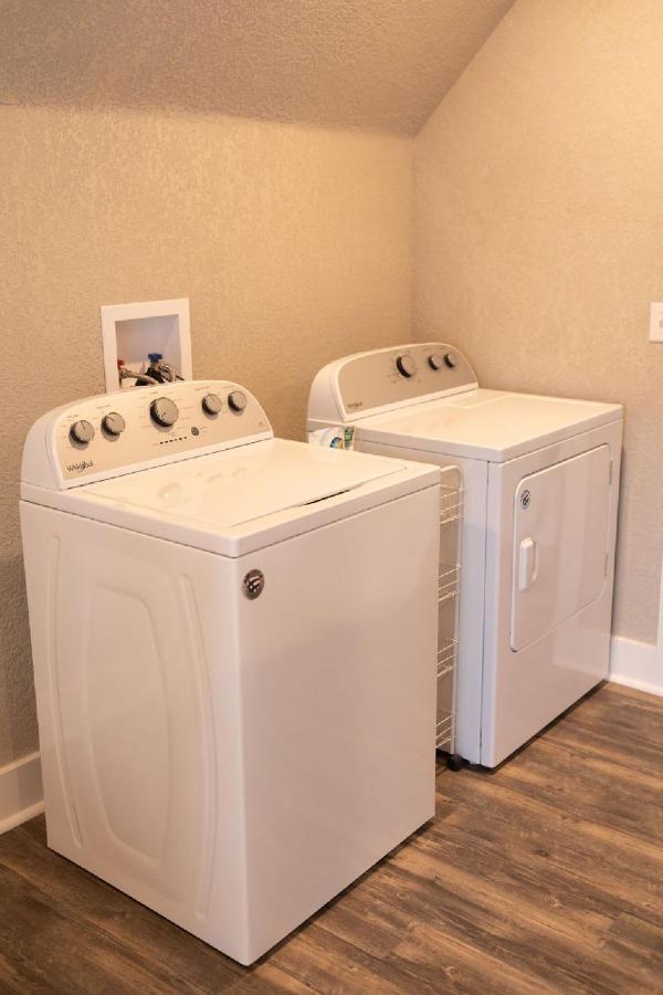 Spacious Rustic Downtown Market St 1 Bedroom Apt, Sleeps Up To 5, Steps To Honeywell & Eagles Theatre Wabash Esterno foto